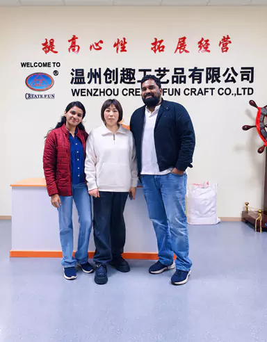 Cumpărătorii au inspectat site-ul fabricii Wenzhou Create Fun Craft Co., Ltd